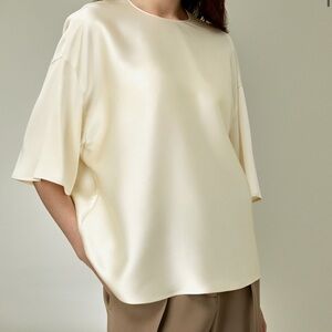 Lilysilk relaxed silk crewneck top!!